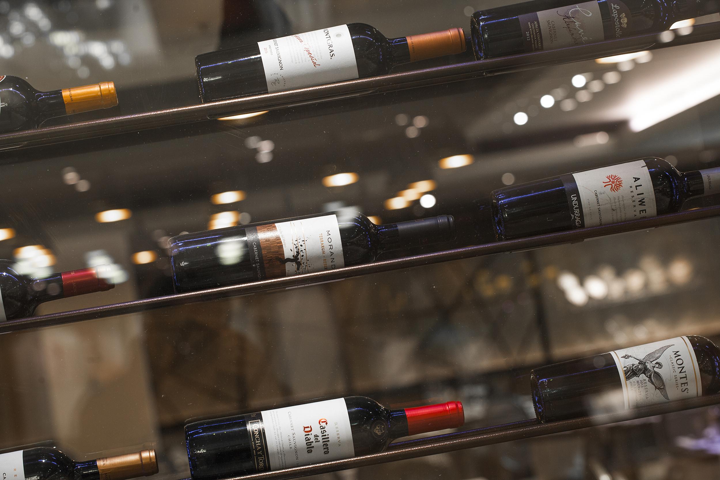 Hotel Regal Pacific Santiago de Chile Exterior foto Wine bottles