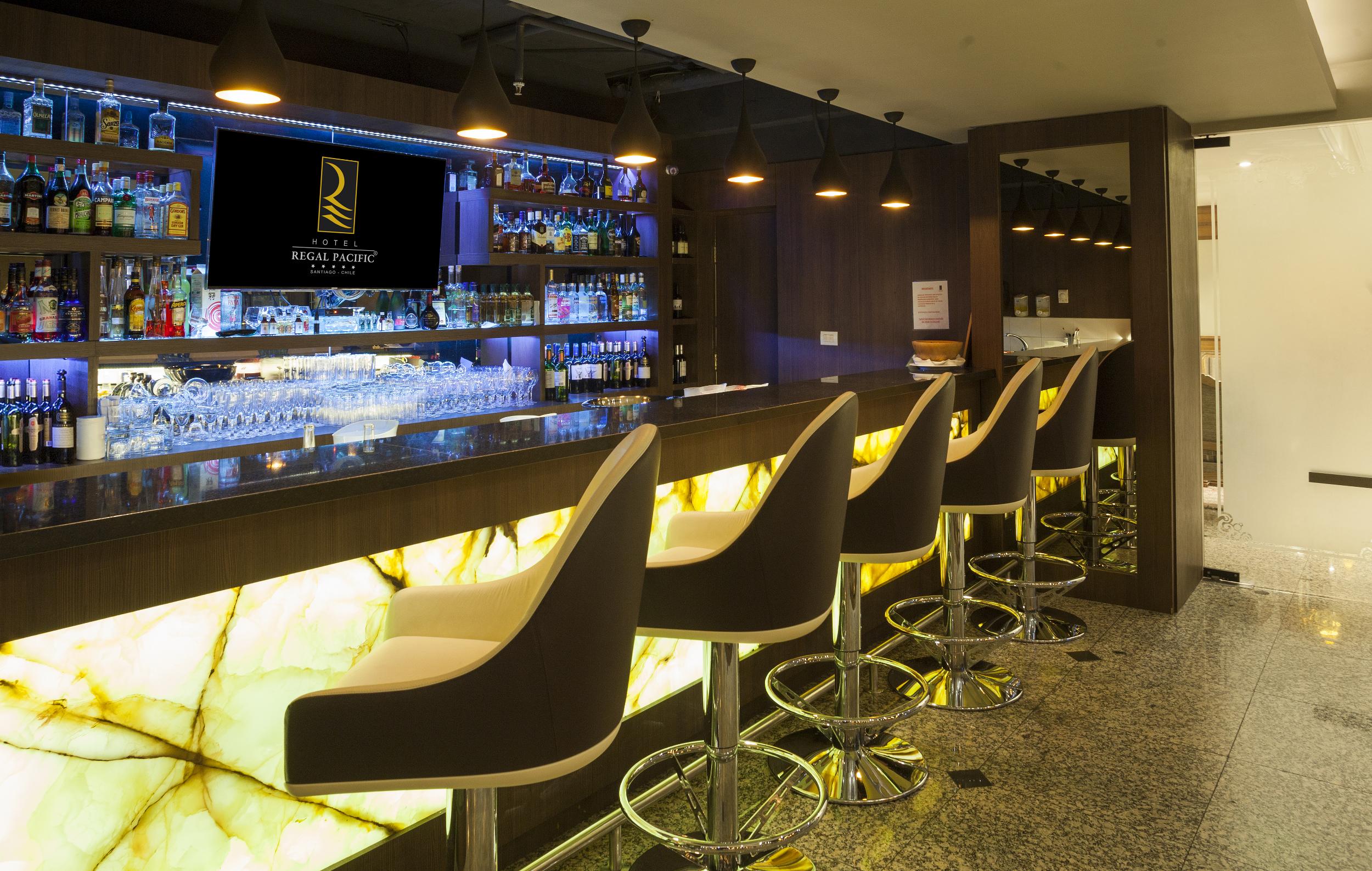 Hotel Regal Pacific Santiago de Chile Exterior foto The bar at the R Lounge