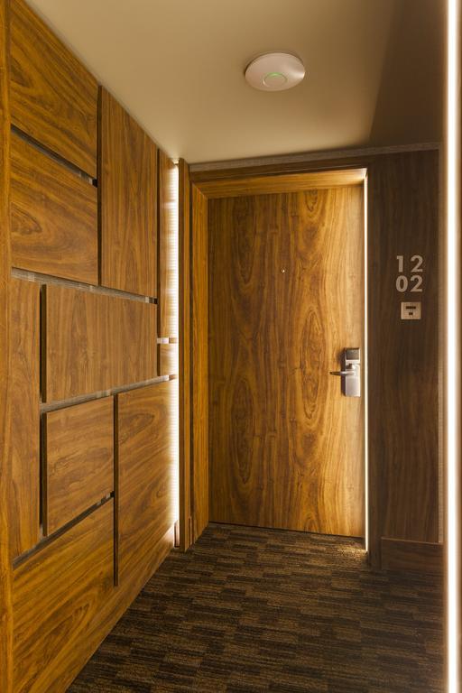 Hotel Regal Pacific Santiago de Chile Exterior foto A door with a room number